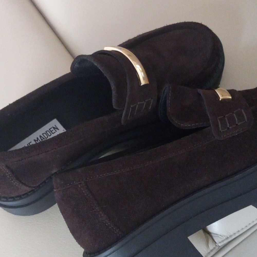 Steve Madden Chocolate Suede Platform Loafers with Gold Bar Detail Size 6.5 - Picture 7 of 15